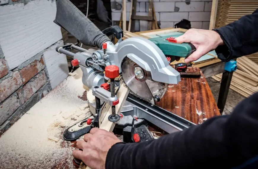 Sliding Compound Mitre Saw carpenter