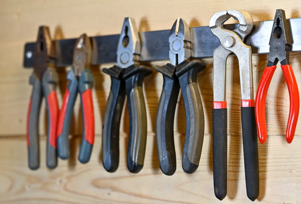 pliers magnetic hanger